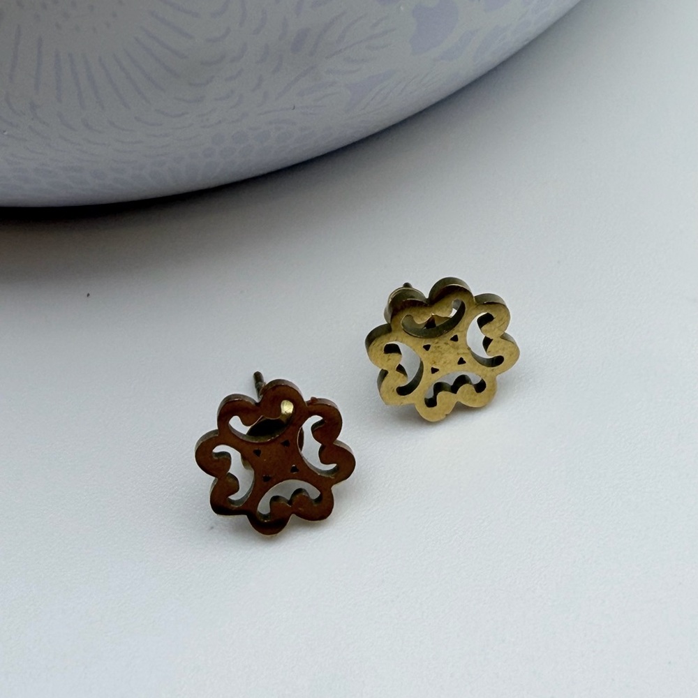 Antique Gold Floral Stud Earrings NWT